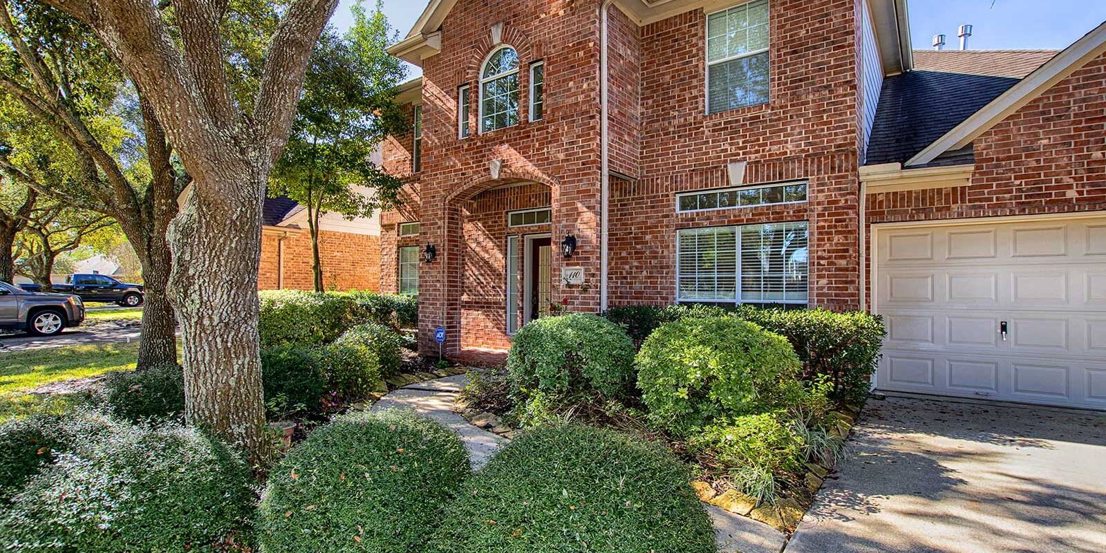 Greenridge-Front-Walkway_web