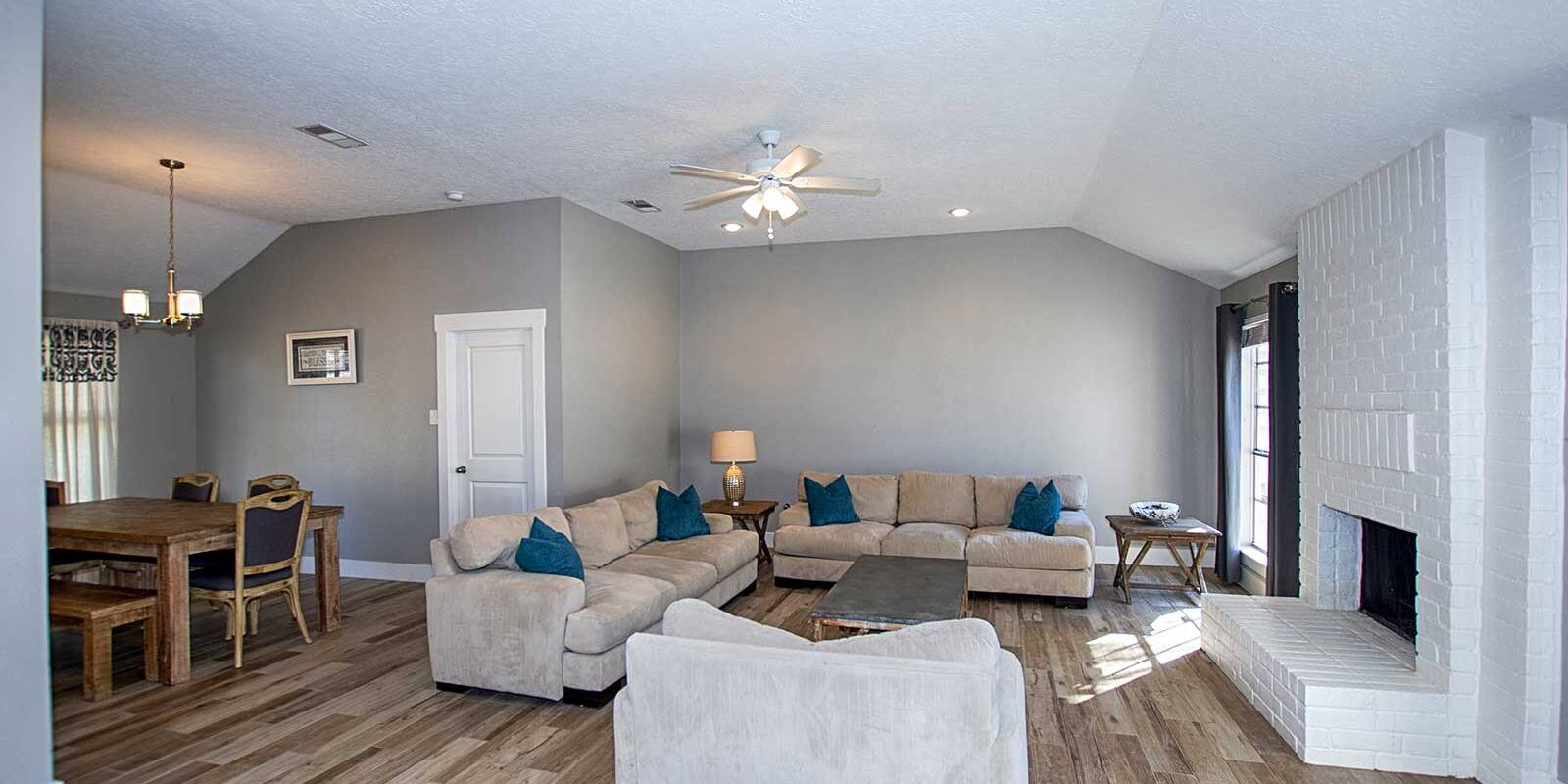 Spring-Breeze-Family-Room-Entry_web