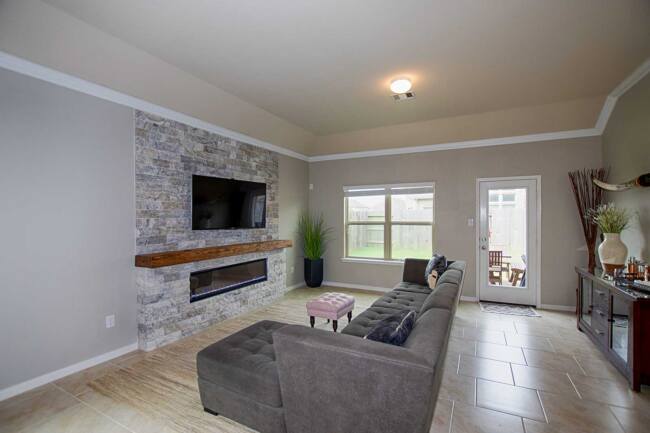 Rogliano-Family-Room-Entry_web