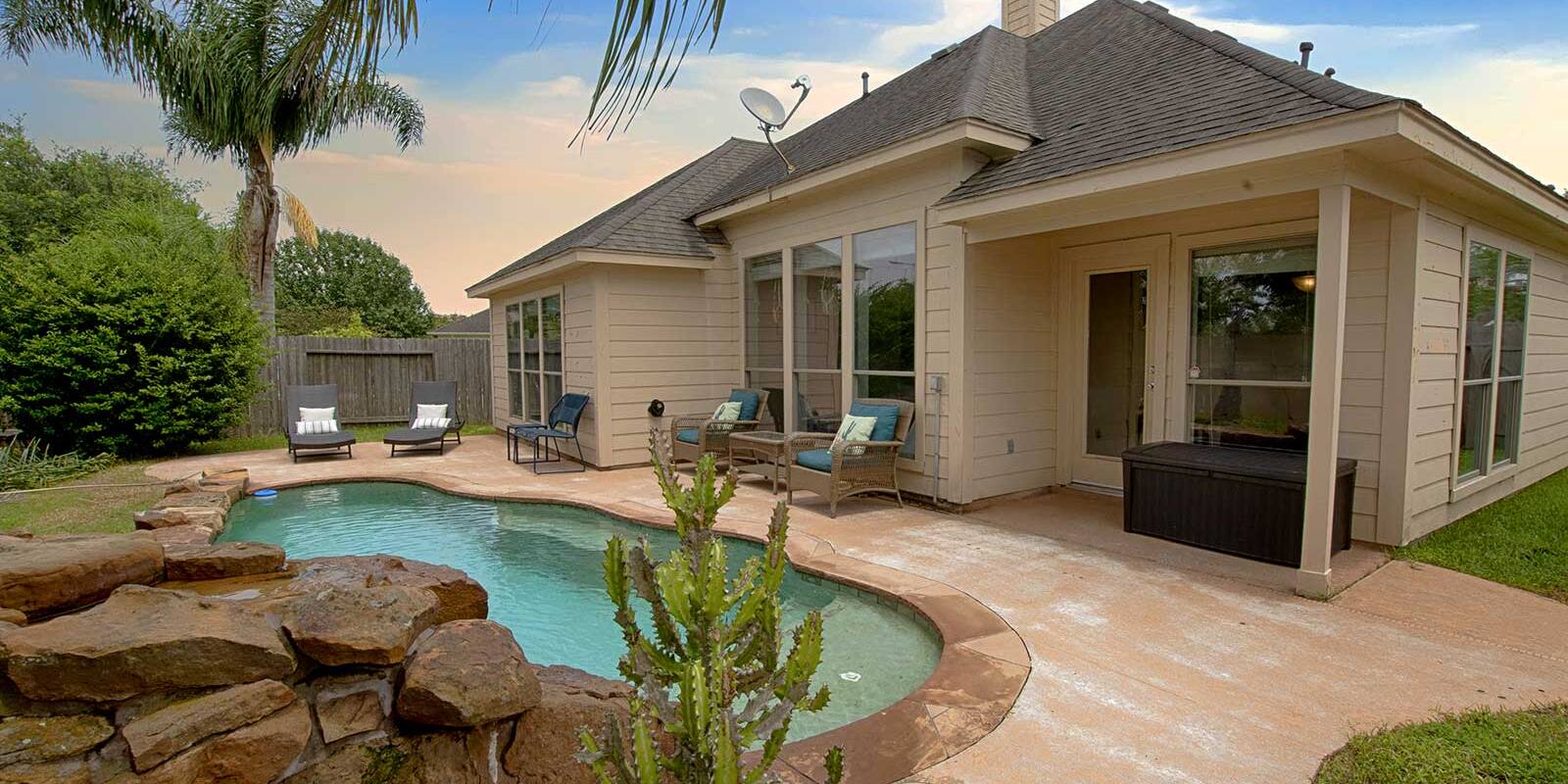 Falling-Springs-Back-Patio-to-House-2_web