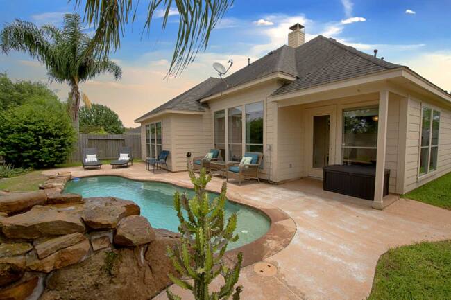 Falling-Springs-Back-Patio-to-House-2_web