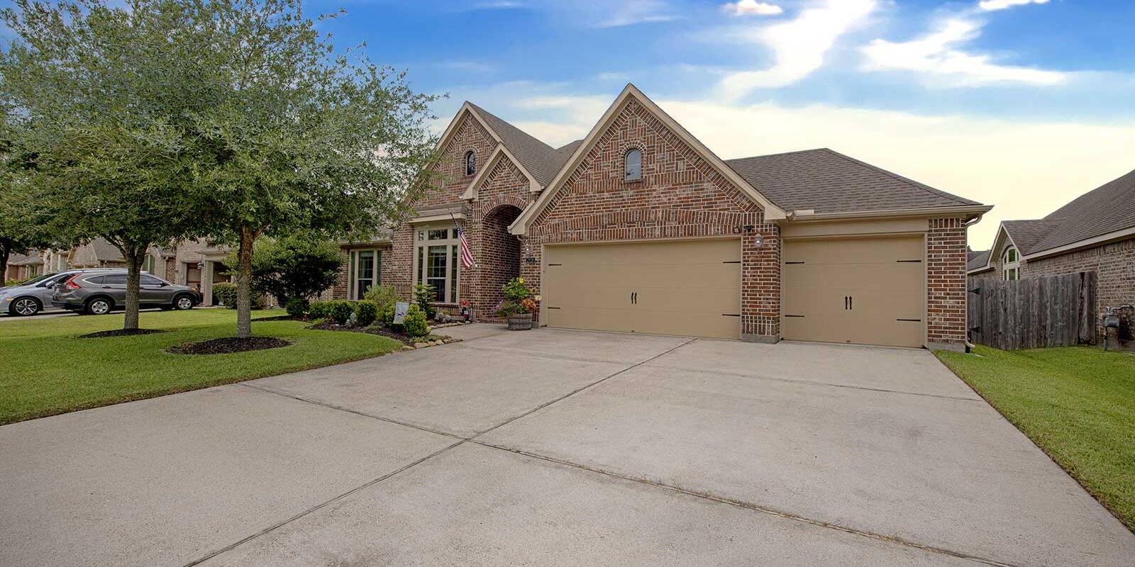 Auburn-Creek-Front-3-Car-Garage_web