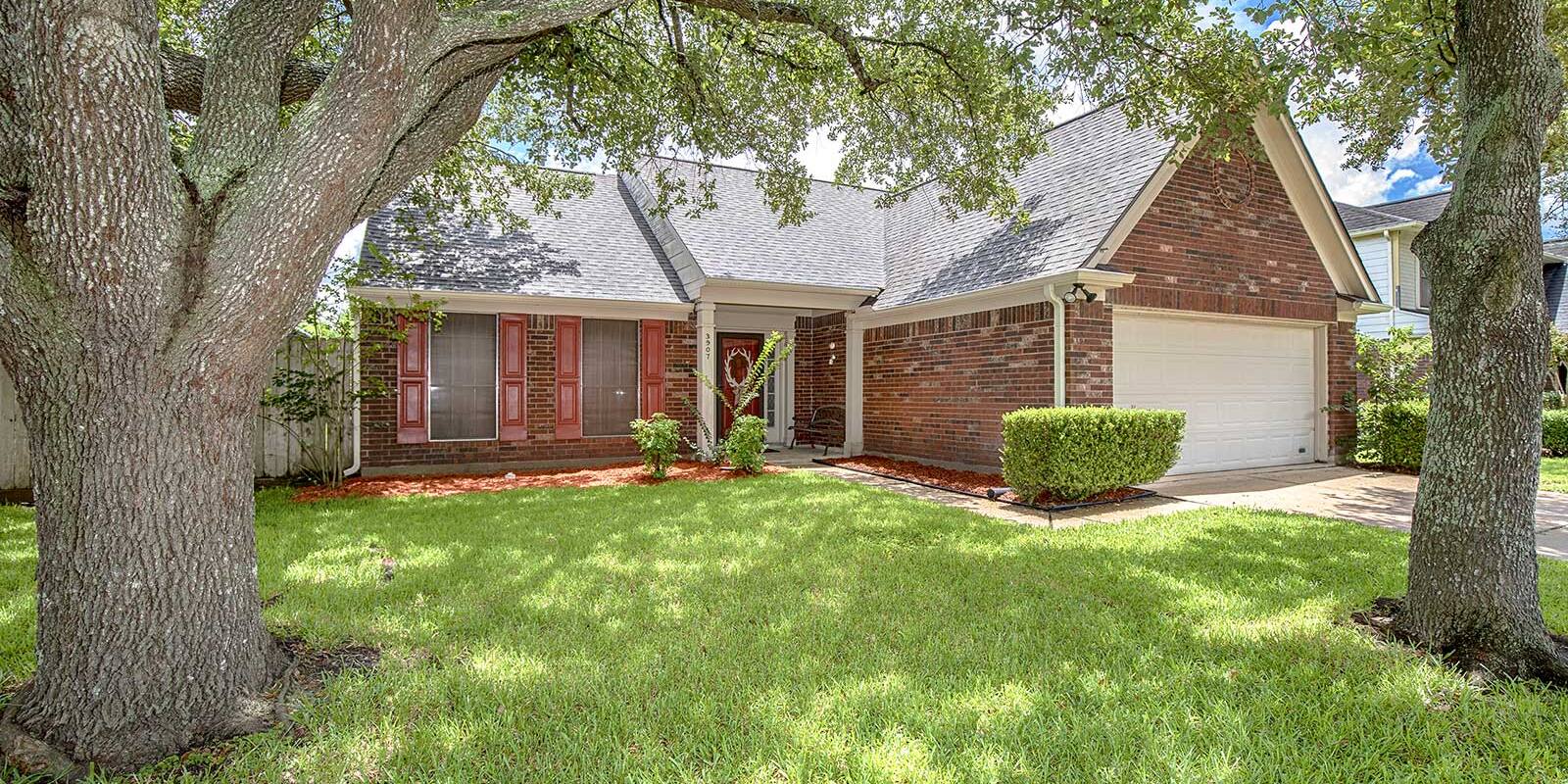 Dogwood_Front-of-home-another-view_web